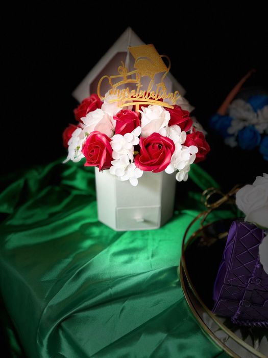 Лукс букети за абитуриенти