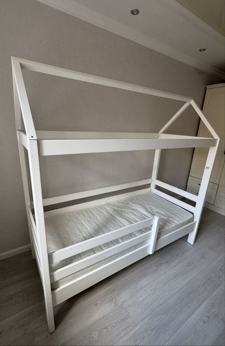 Детская кровать-домик