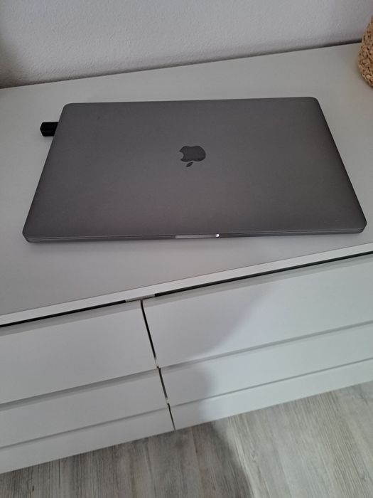 Apple Macbook pro A1707