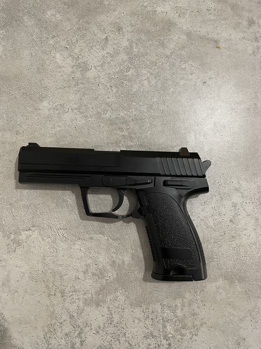 Пистолет железный