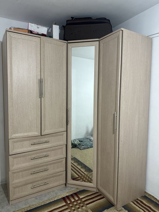 Продается Спальный шкаф