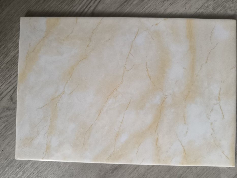 Продам ПВХ-плитку под мрамор