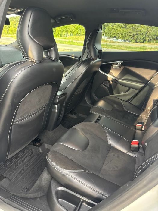 Volvo V40 D4 R Design 241hp