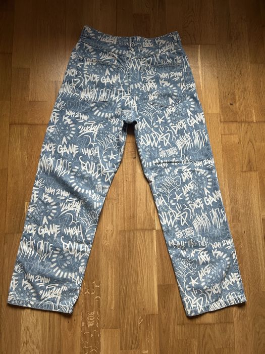 Blugi Bershka graffiti – imprimeu artistic, stil streetwear