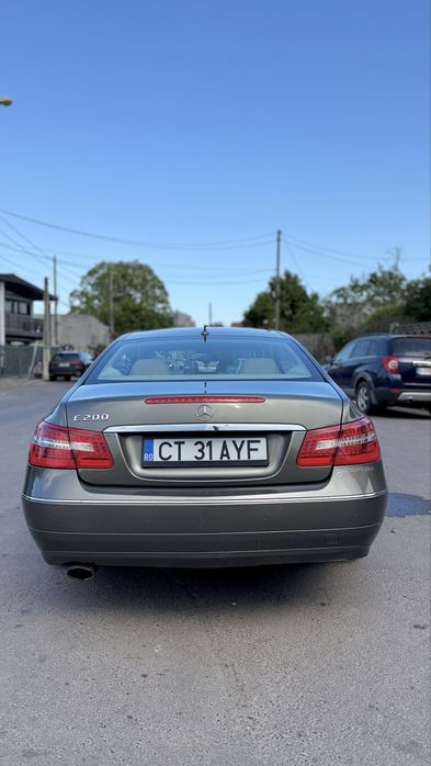 Vand sau schimb  Mercedes-Benz E-Class Coupé E 200 (2012)
