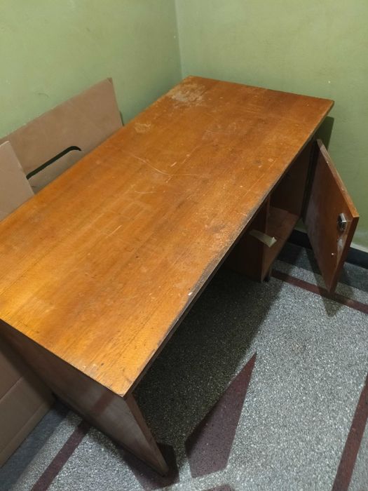 Старо дървено бюро