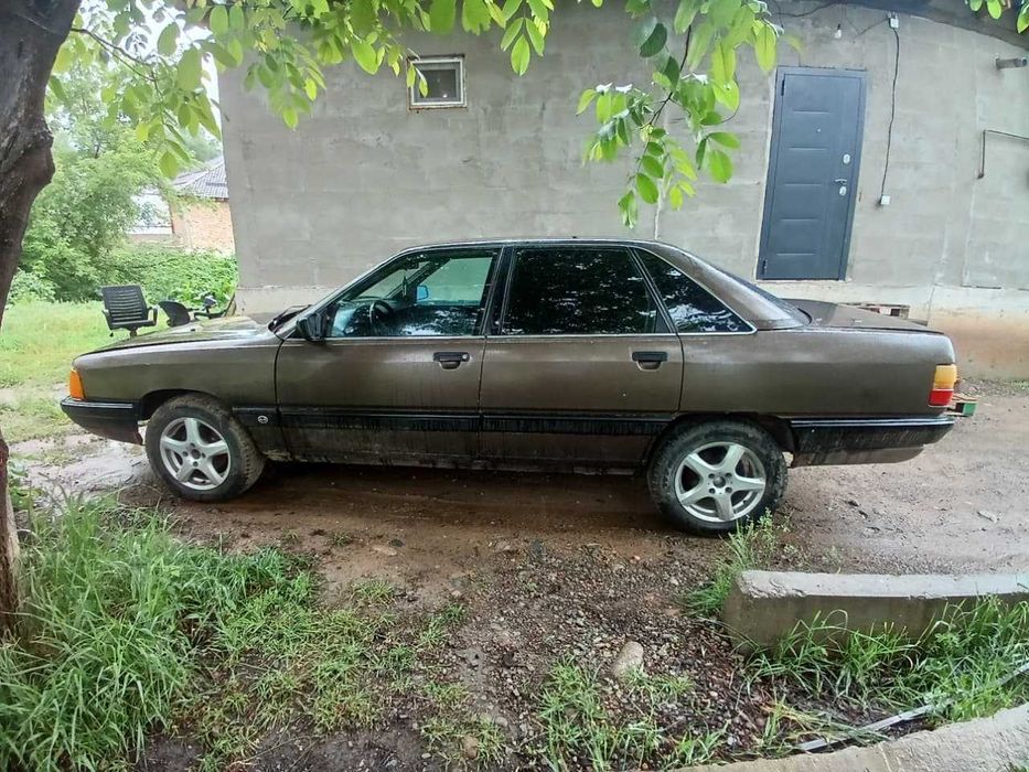 Продам автомобиль Ауди 100