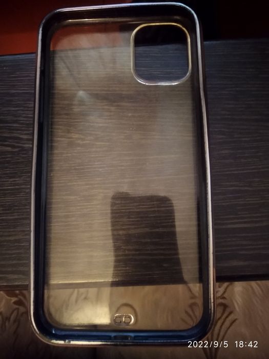 Чехол iPhone в хорошем состоянии