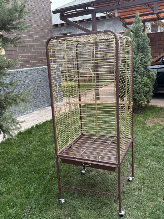 Клетка - вальер для попугаев , птиц.