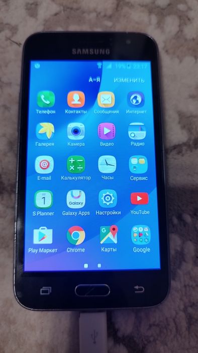 Телефон Samsung galaxy j1