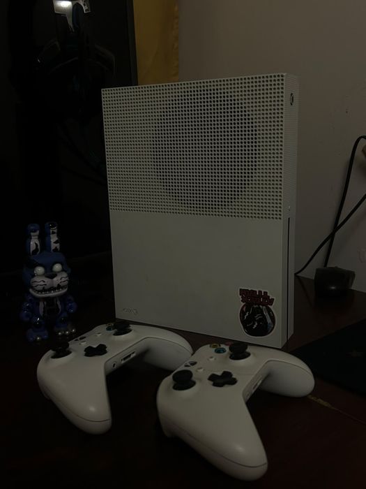 Продам Xbox One S