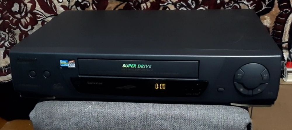 Vând videorecorder panasonic stereo 6 head