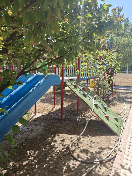 Продаю срочно игровую площадку.