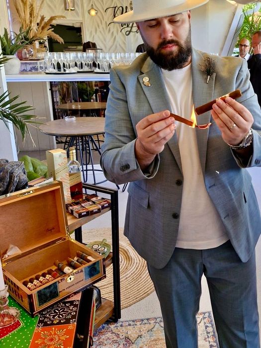 Gentlemen Lounge - Cigar Bar & Special Drinks Corner