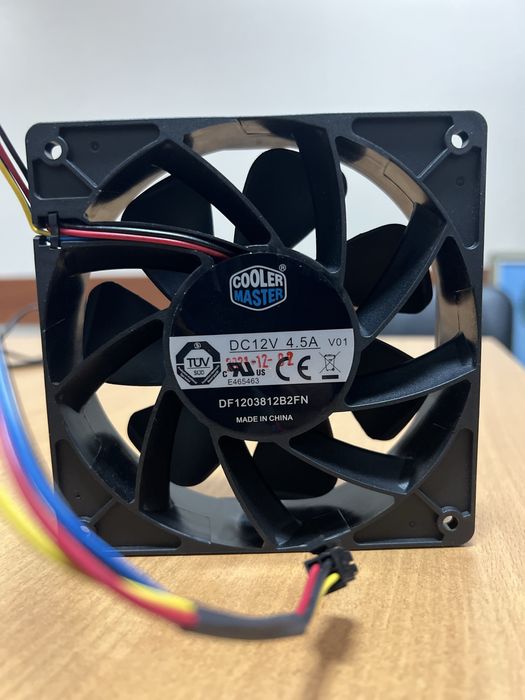 Вентелятор (кулер) 12 v  4.5 A