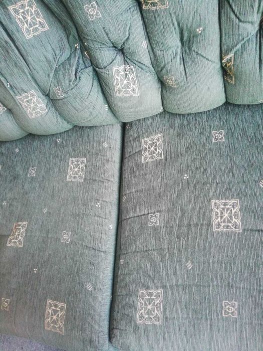 Диван б/у старый (каркас мощный)