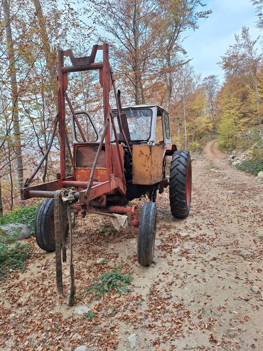 Трактор юмз цял без инвентар