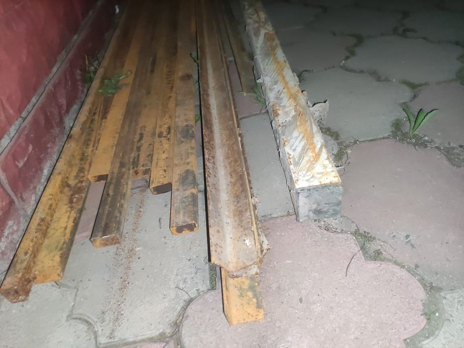 Продам уголок,квадрат