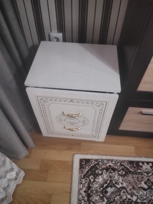 Продам! Тумбочку и камод.