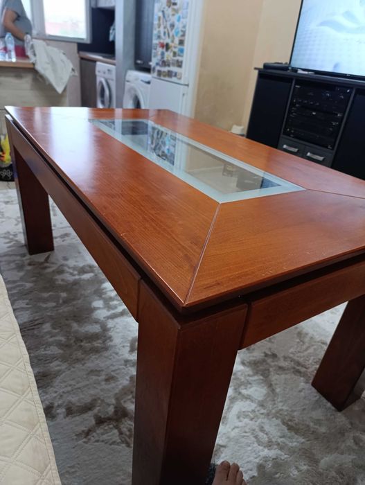 Продавам холна маса