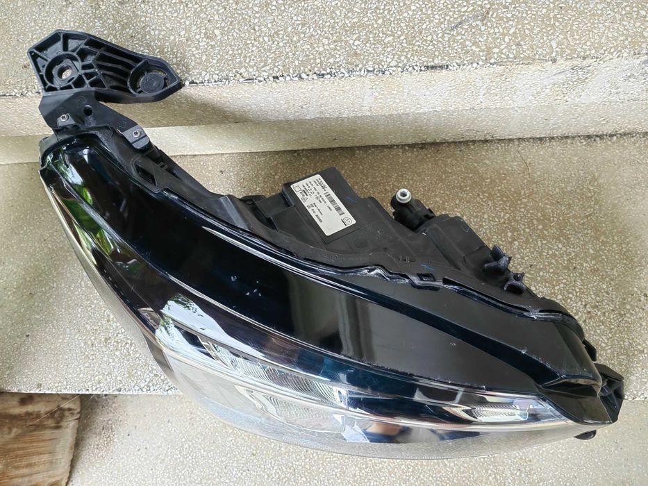 Фар Peugeot 208 LED десен / Фар Пежо 208 LED / Фар Peugeot 2008 / Фар Пежо 2008 LED Оригинален