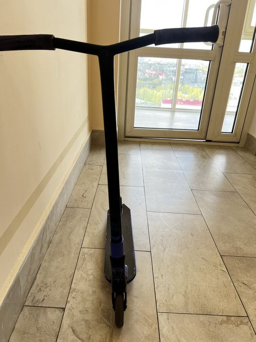 продаю трюковой самокат торг имеется не большой