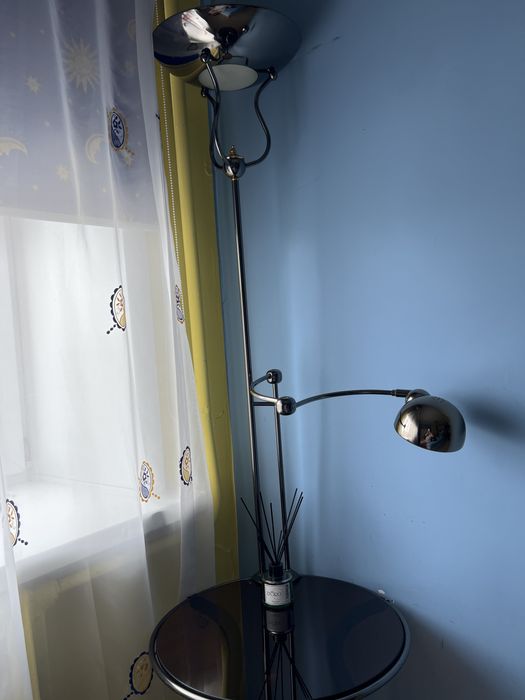 Столик стекло с двумя светильниками