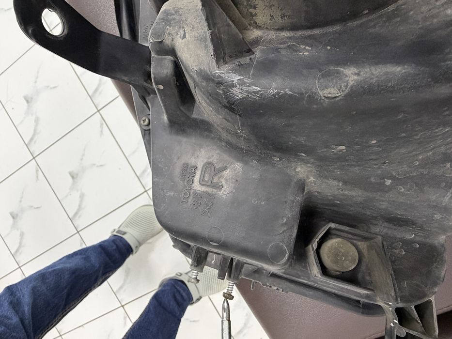 Фар Toyota Land Cruiser Prado 150