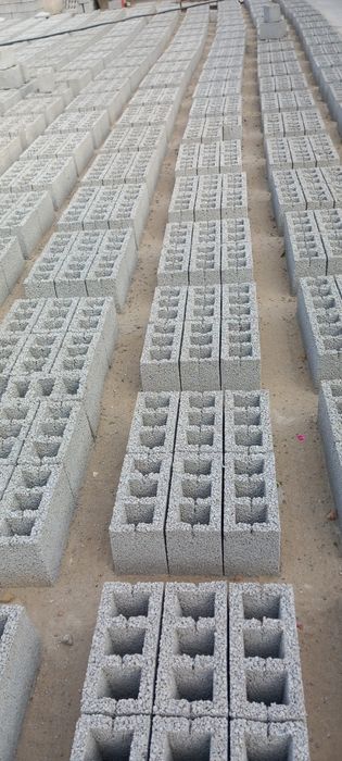 Vând bolțari beton