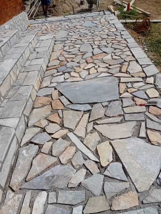 Piatră Naturală Autentică: Durabilitate și Stil pentru Orice Proiect