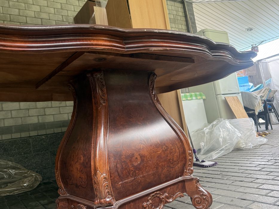 Продам стол в гостинную- дерево