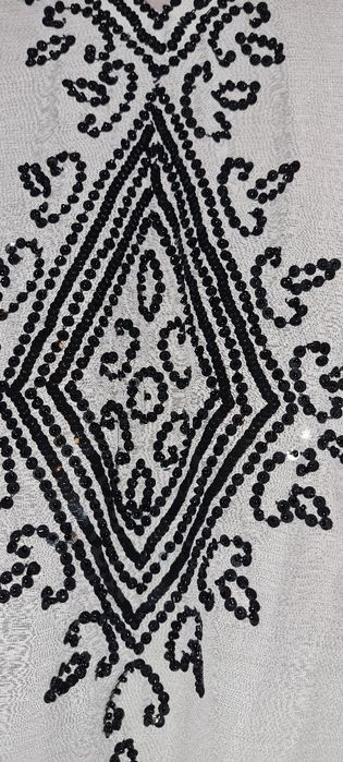 Ie brodata cu paiete și mărgele