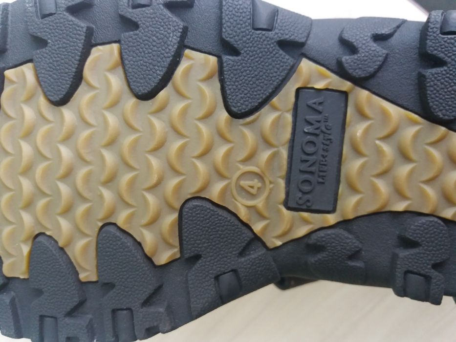 Нови маркови сандали SONOMA