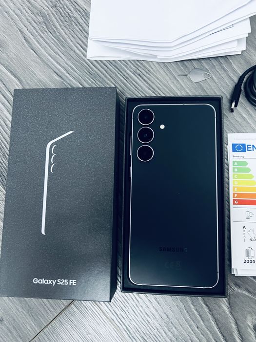 Vand/schimb Samsung S25 FE 128 GB jetBlack nou