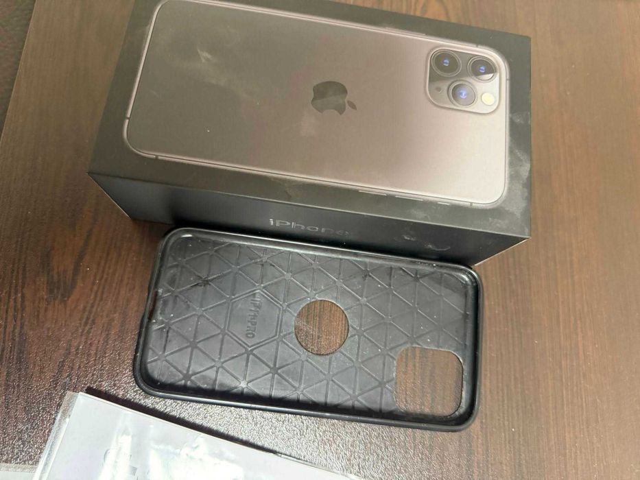 Продавам iPhone 11Pro 256GB.