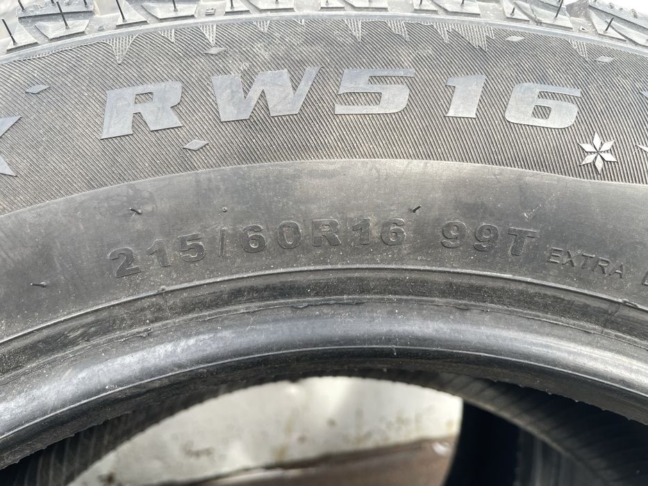 Продам комплект зимних шин R16 215/60