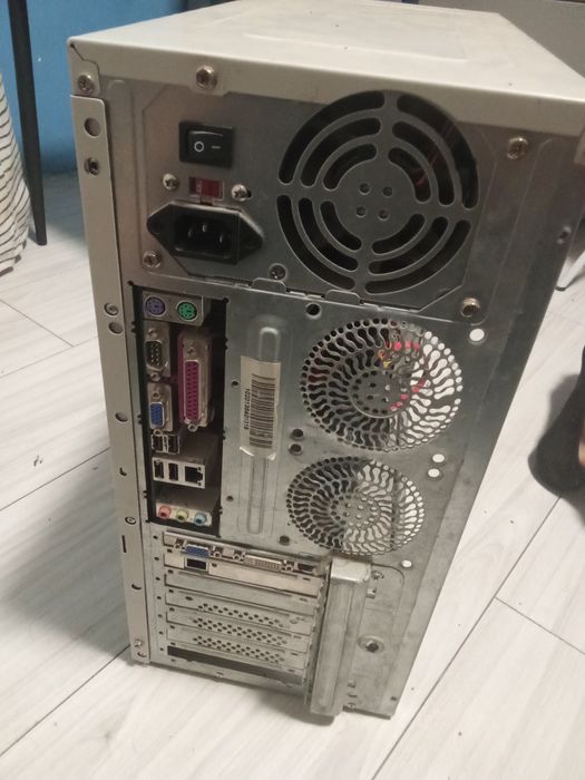 Vând calculator Windows 7