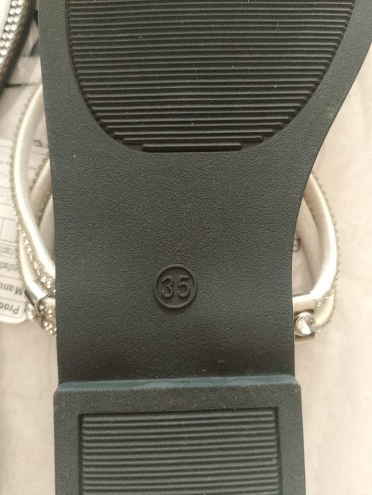 Дамски сандали с връзки и камъни.