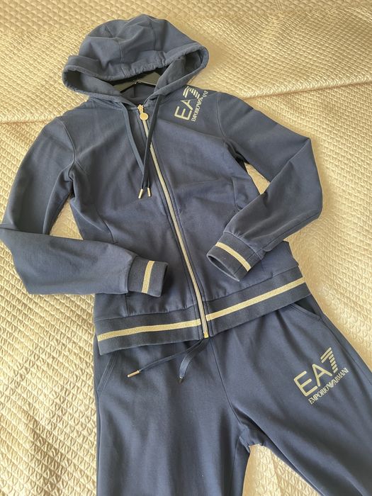 Продаю Костюм Emporio Armani