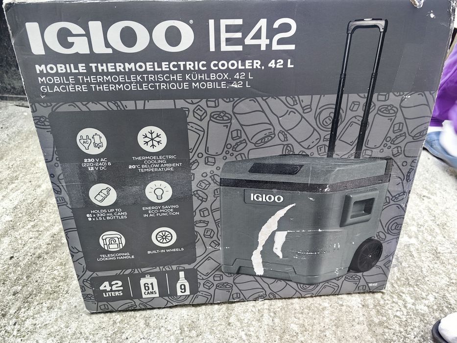 IGLOO Електрическа хладилна кутия IE42 220V AC/12V DC 42L Roller - Ice