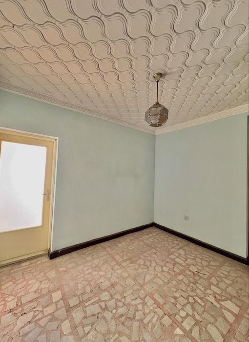 Продавам етаж от двуетажна къща