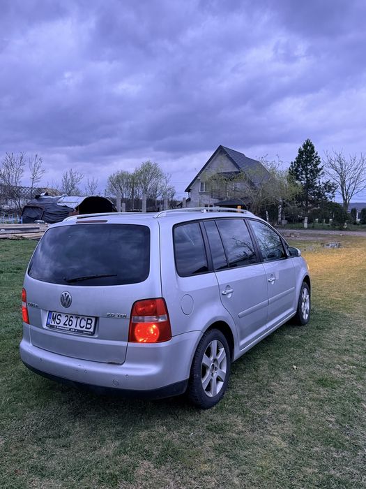 Vând Volkswagen Touran 2.0 TDI