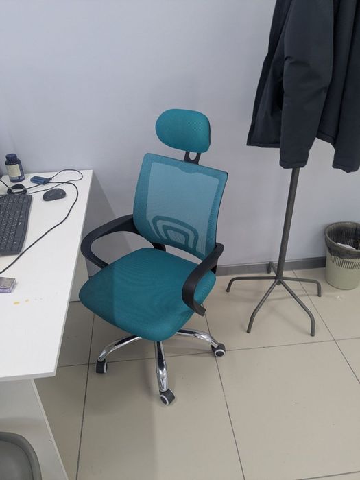 Офисное кресло компьютерное с подголовником