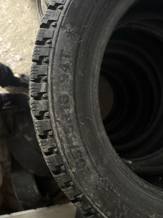 Продам шипованные шины 2шт
