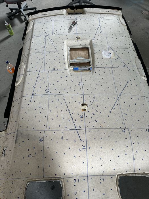 Retapitare plafon/fete de usi/volan, lumini ambientale/stelute