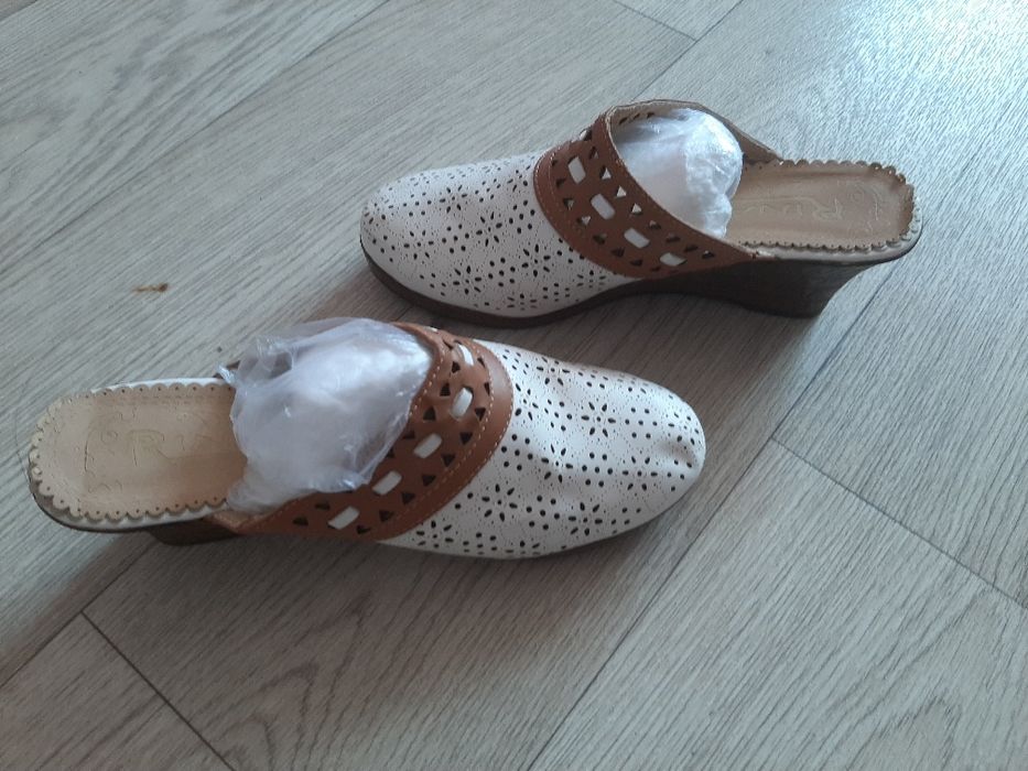 Продаю женский обувь летний