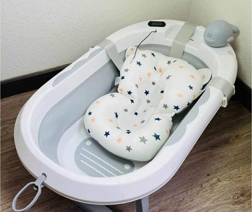 Сгъваема бебешка вана с термометър и възглавница