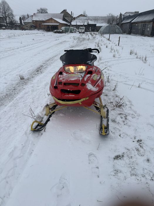 Snowmobile polaris 600 cm3