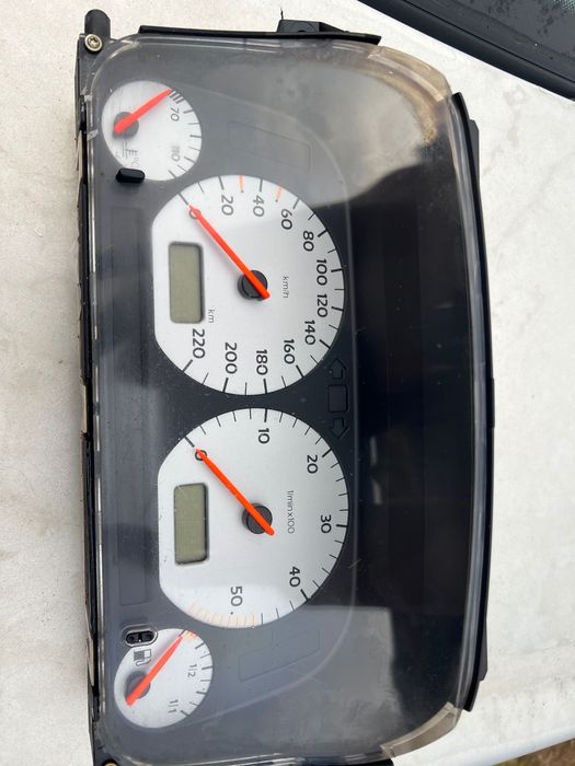 Колата се продава на части