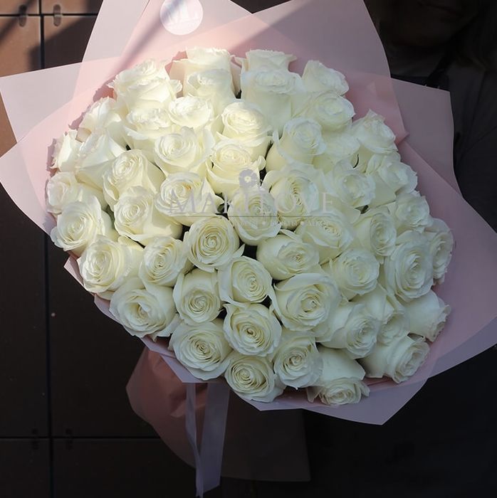 51 белых роз свежие